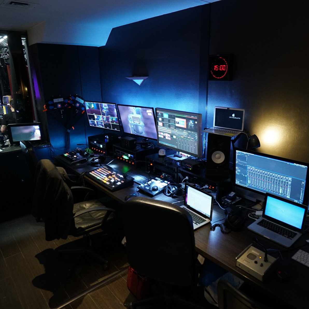 Full servie live broadcasting studio in Paris - Videology Studio