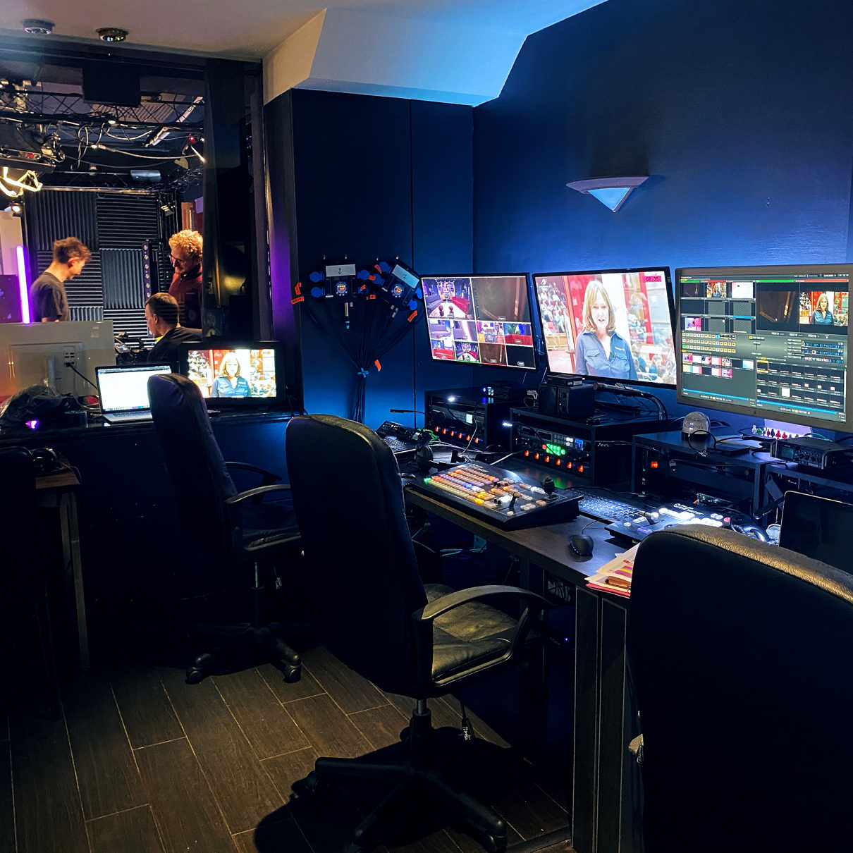Full servie live broadcasting studio in Paris - Videology Studio